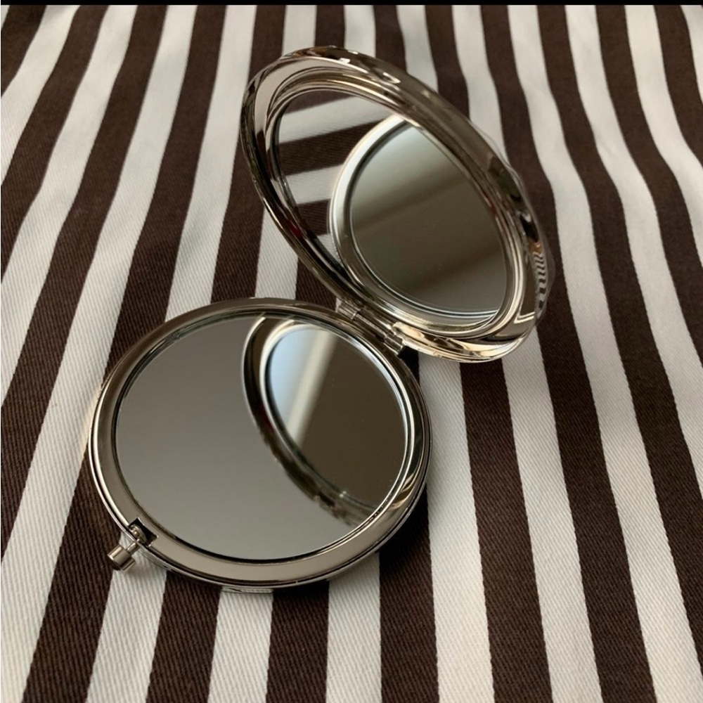 Henri Bendel Izak Girls Compact Mirror - Picture 4 of 4